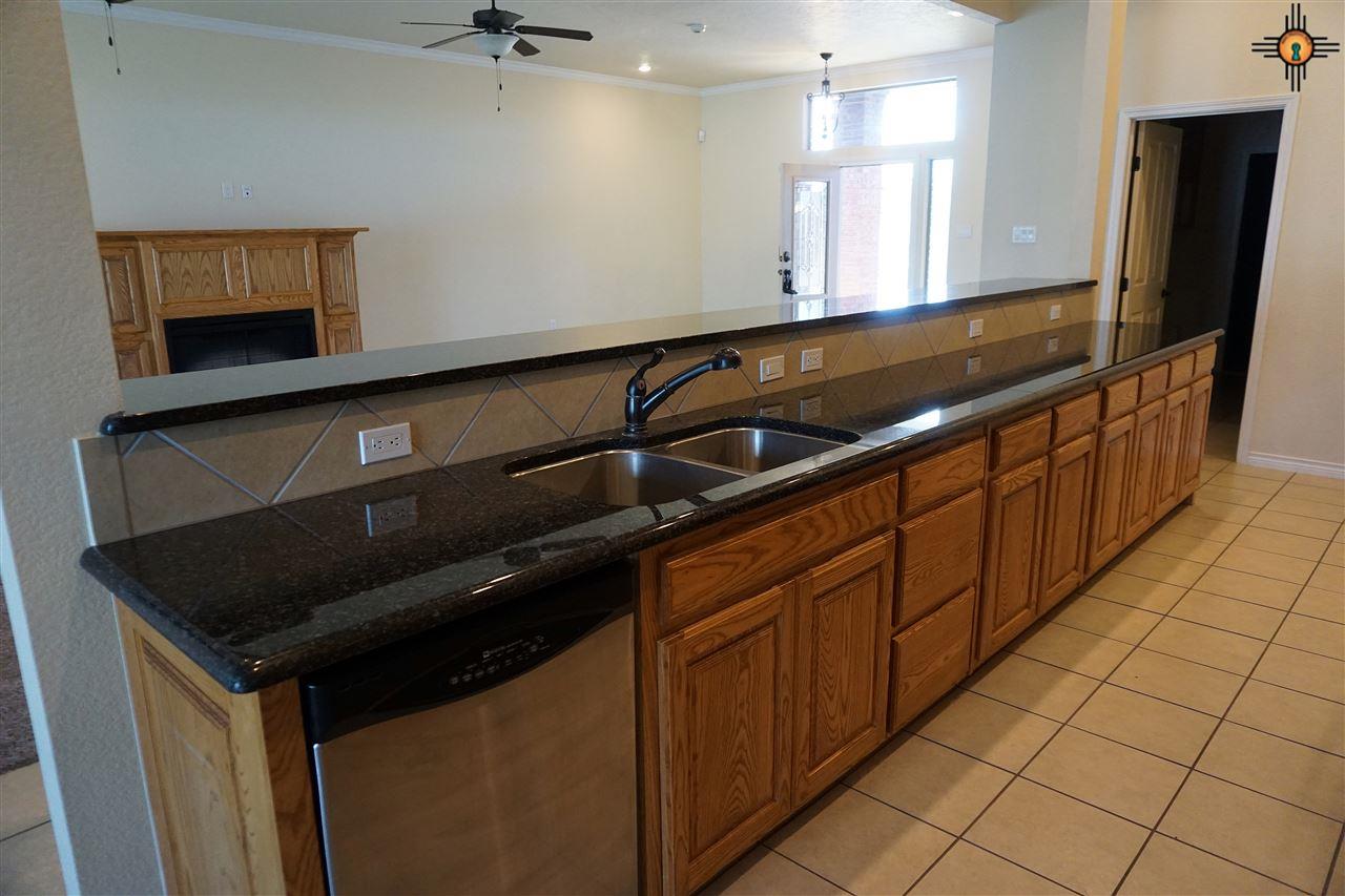 2412 Northglen