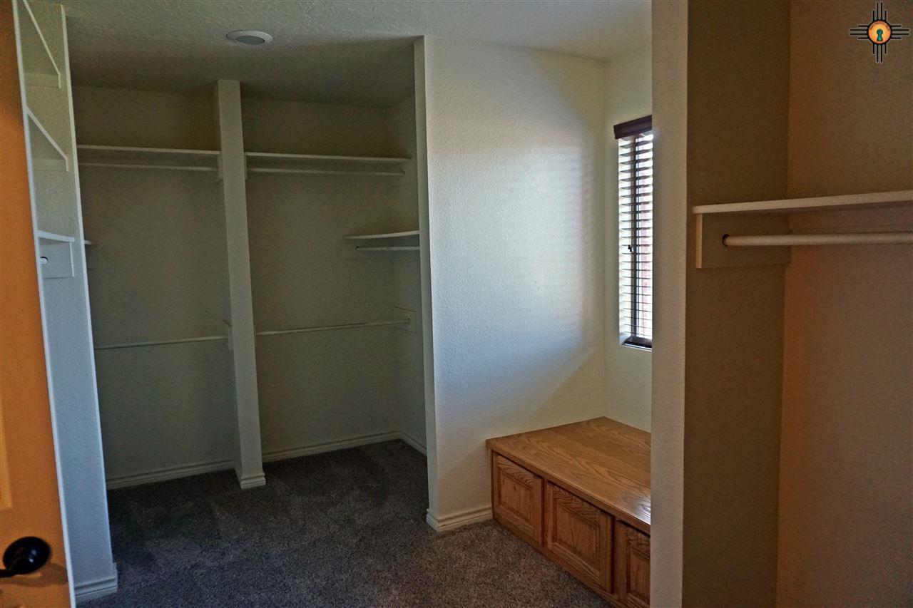 2412 Northglen