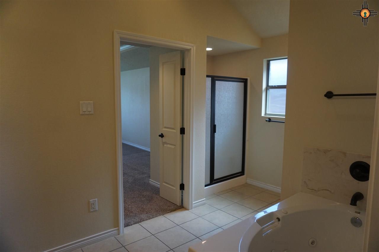 2412 Northglen