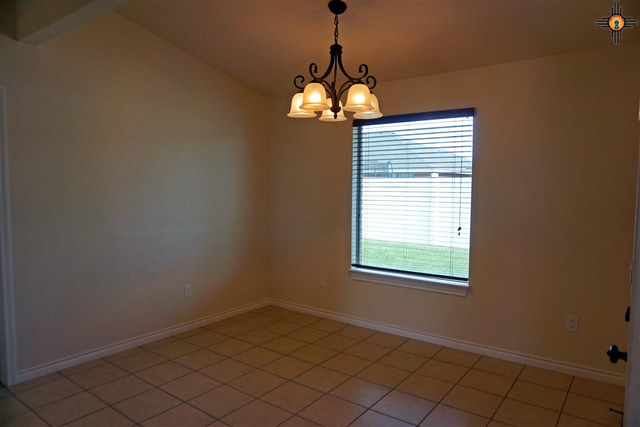 2412 Northglen