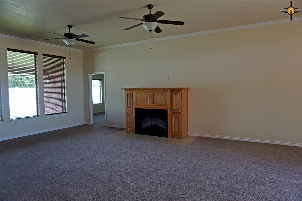 2412 Northglen