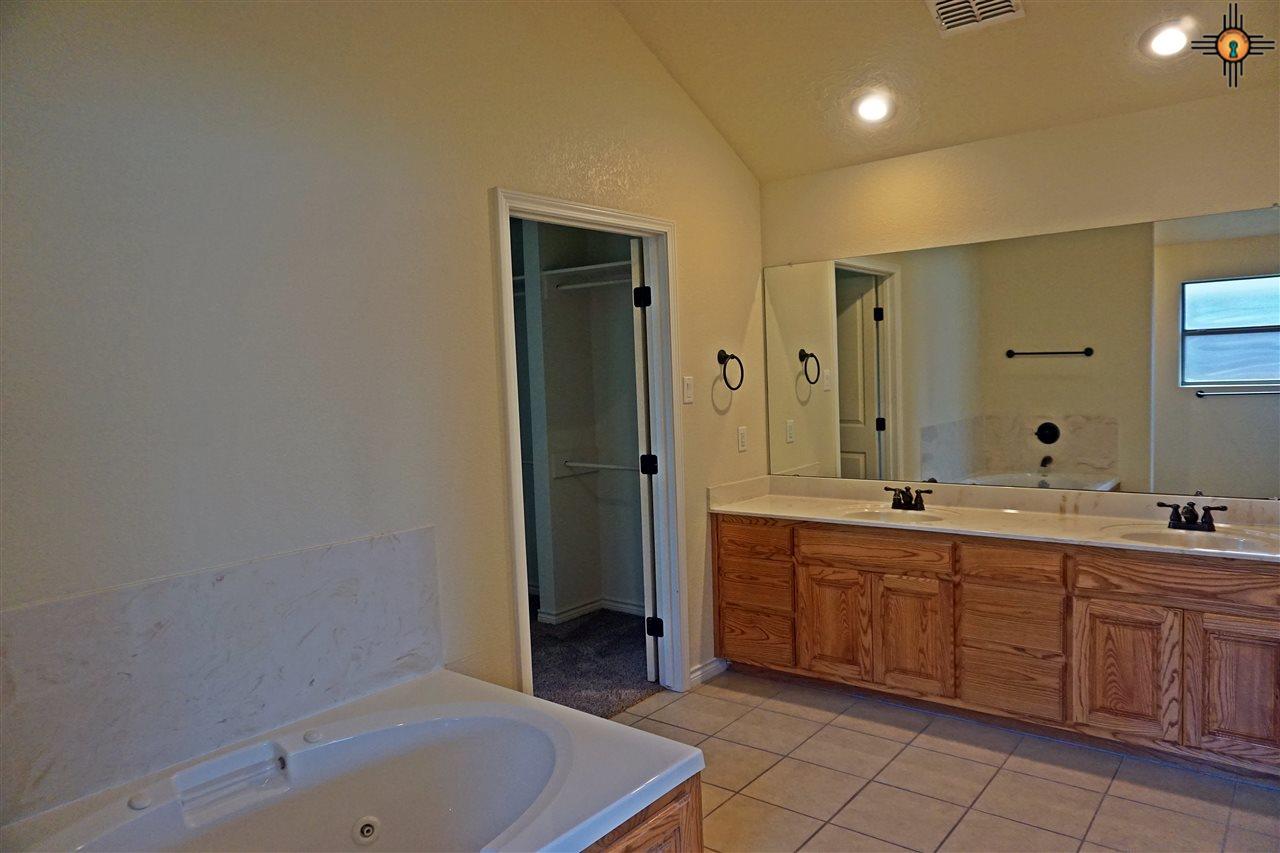 2412 Northglen