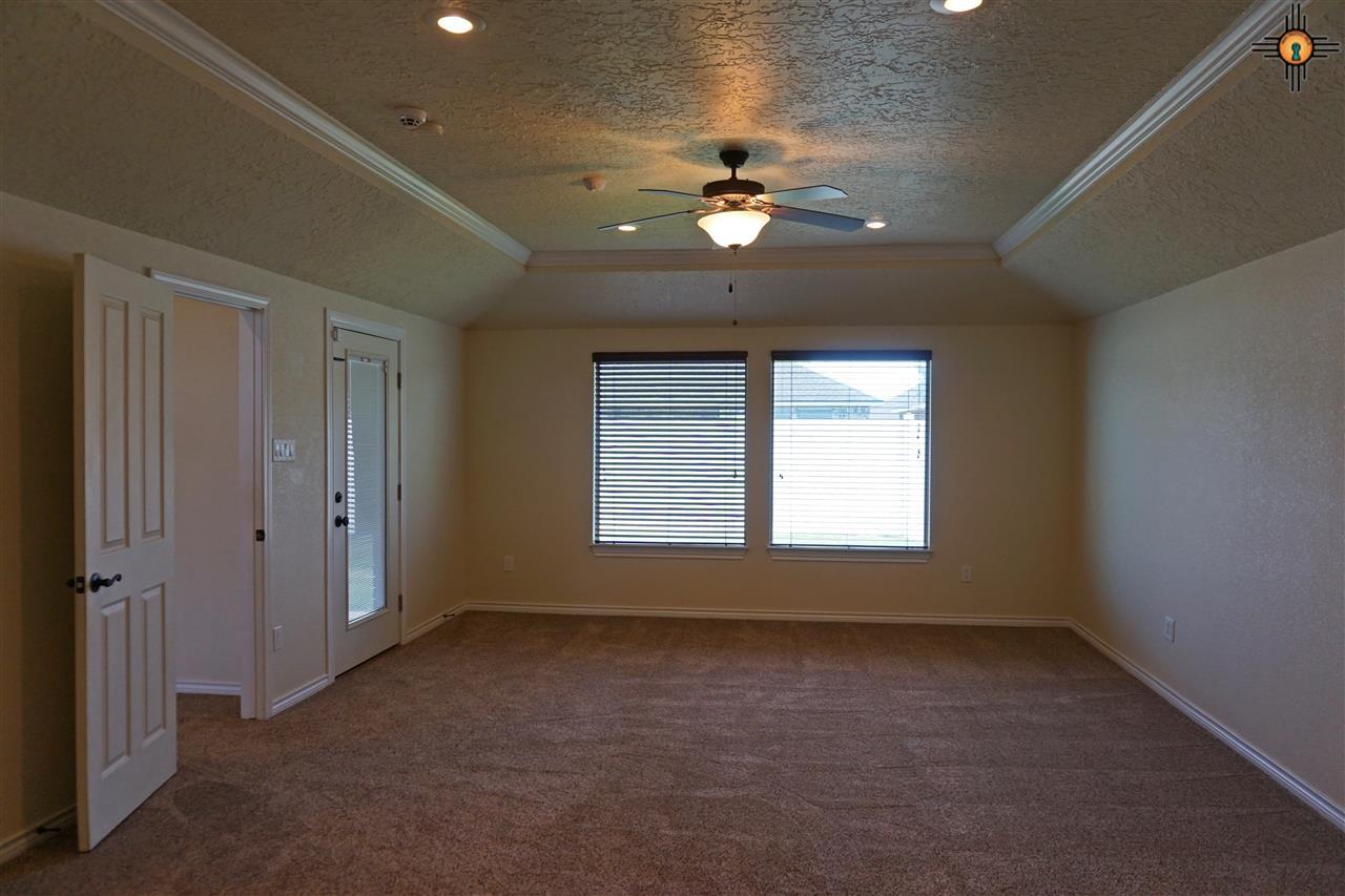 2412 Northglen