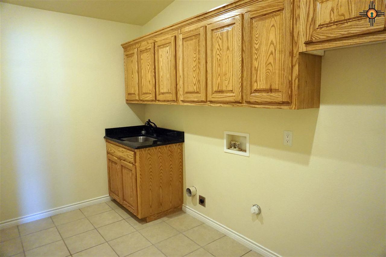 2412 Northglen