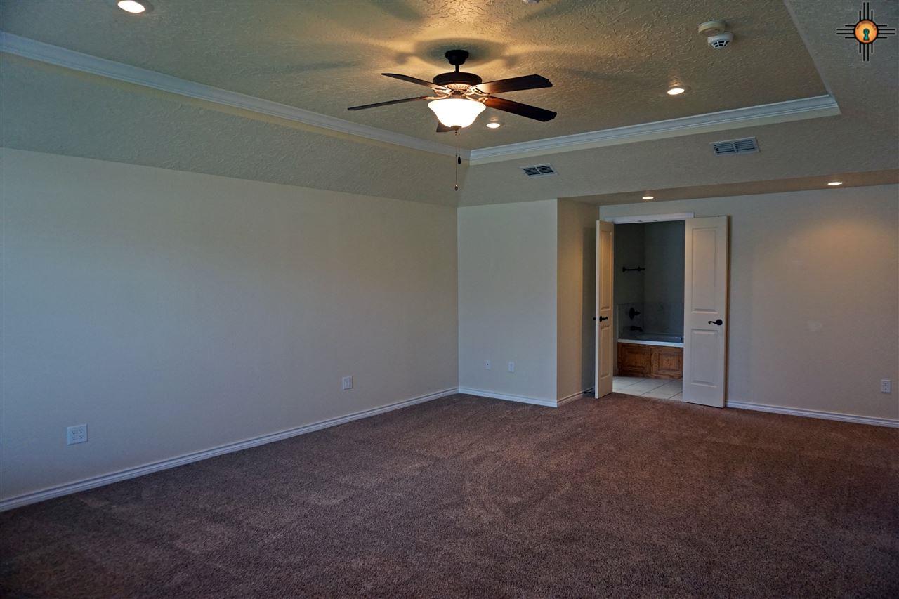 2412 Northglen