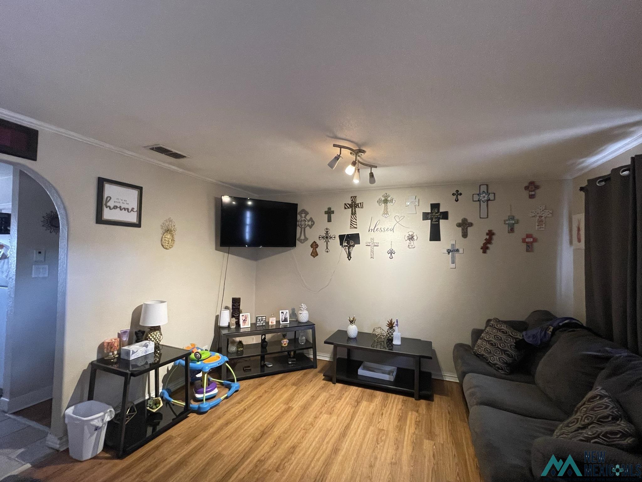 1102 E 4th Street