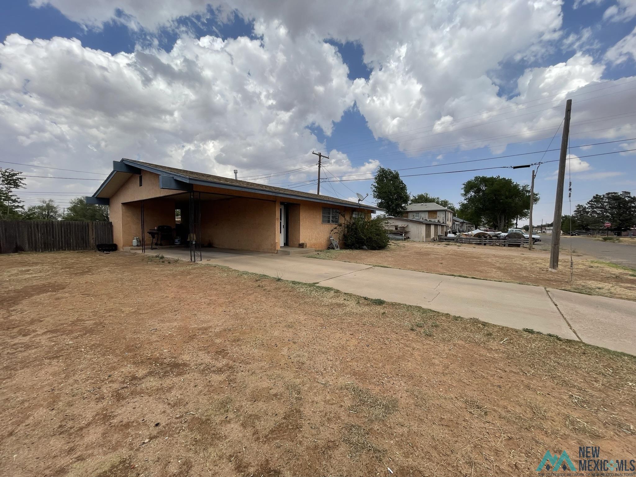 1102 E 4th Street