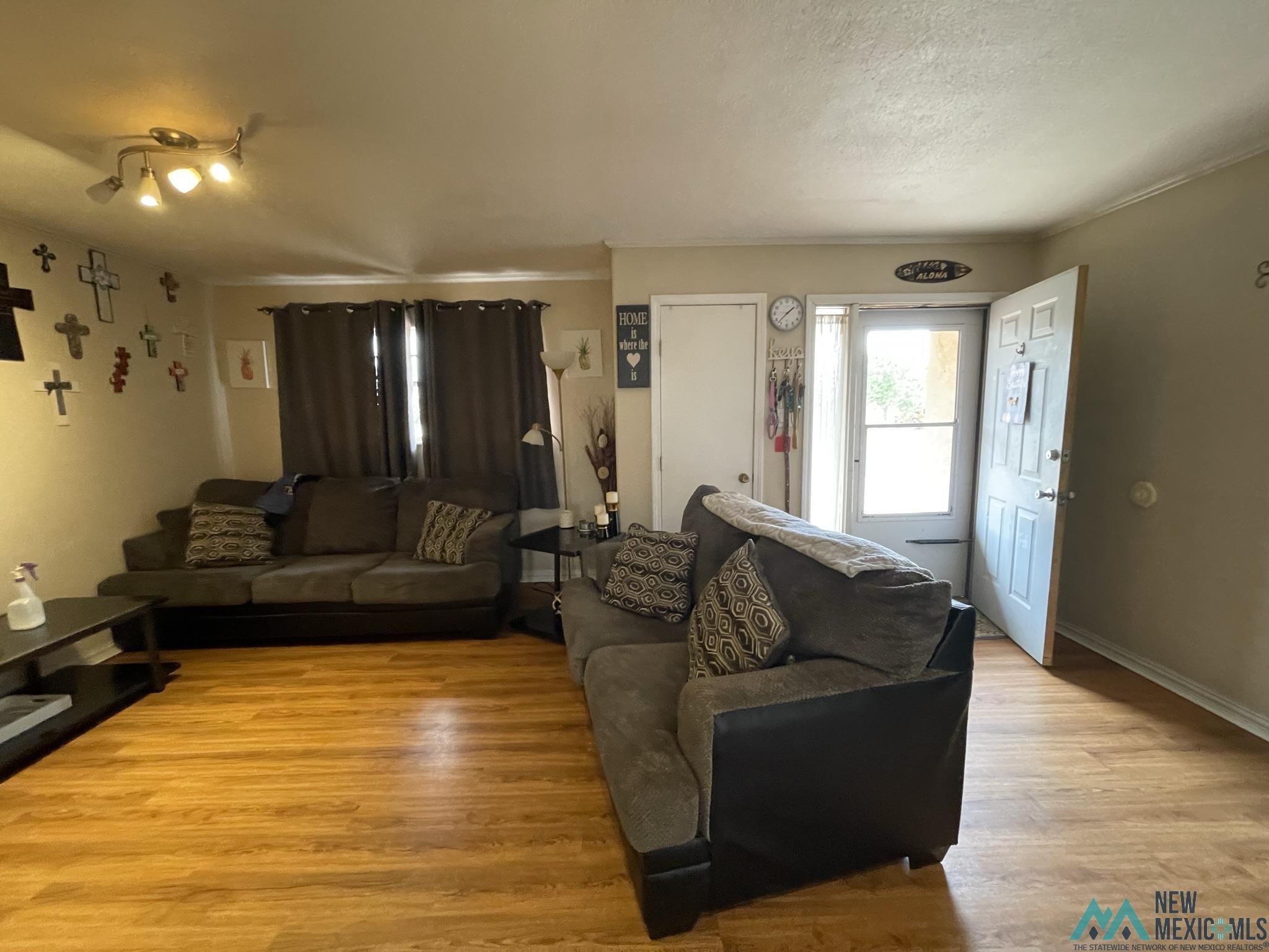 1102 E 4th Street