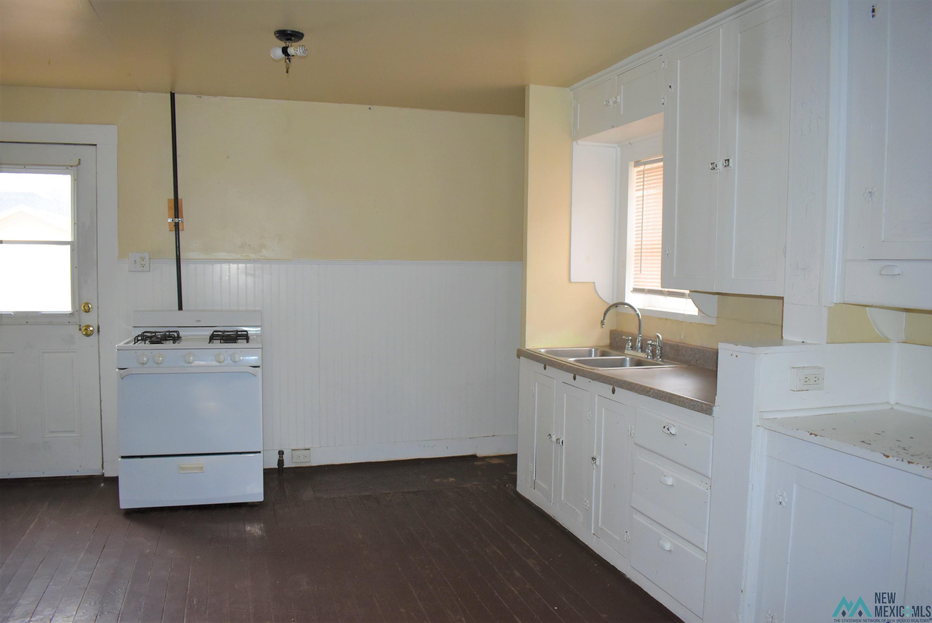 216 S Ave G Avenue
