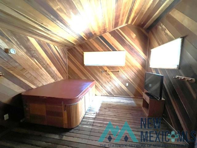 220 Lakeview Terrace