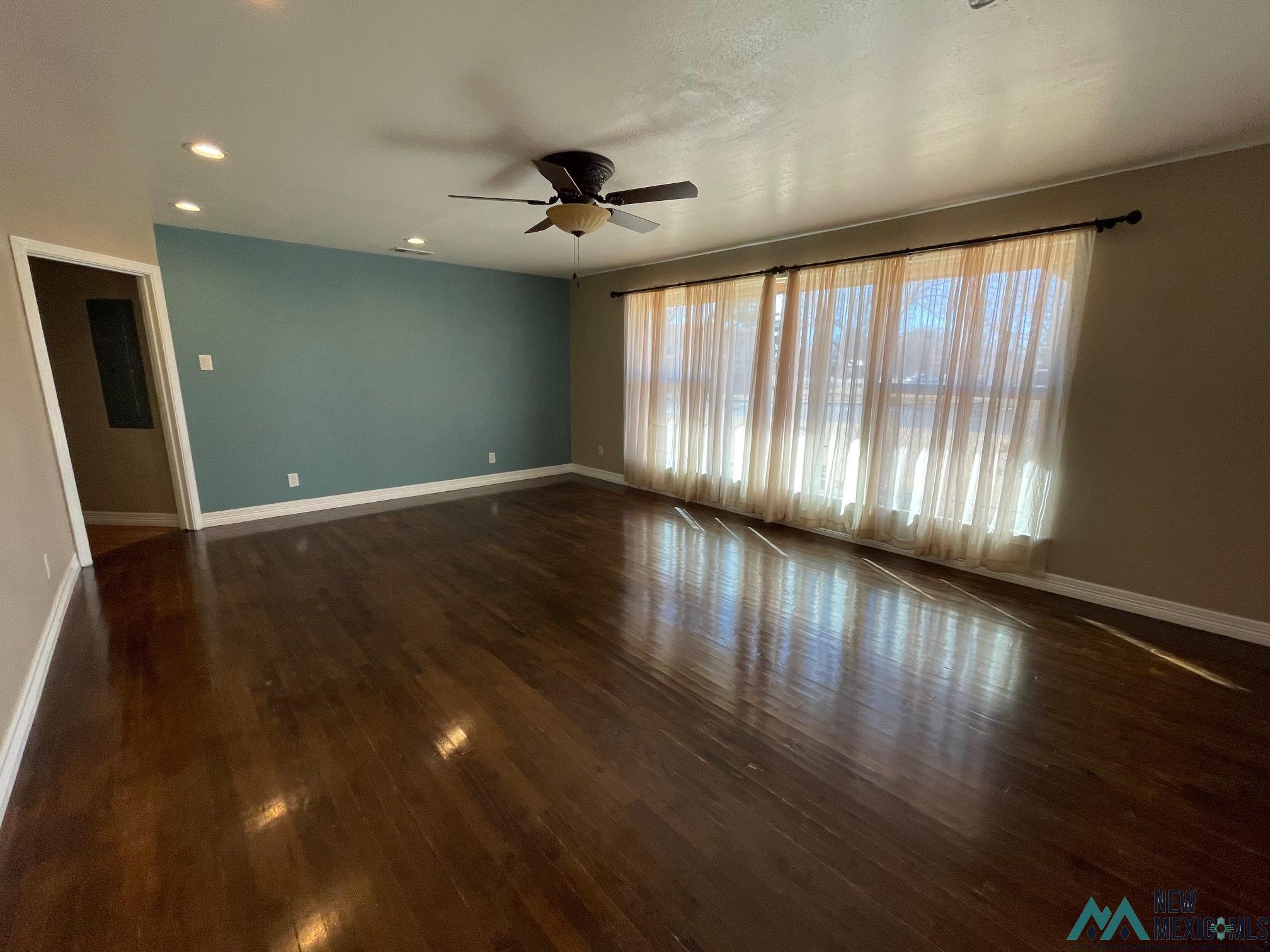 2901 Axtell Drive