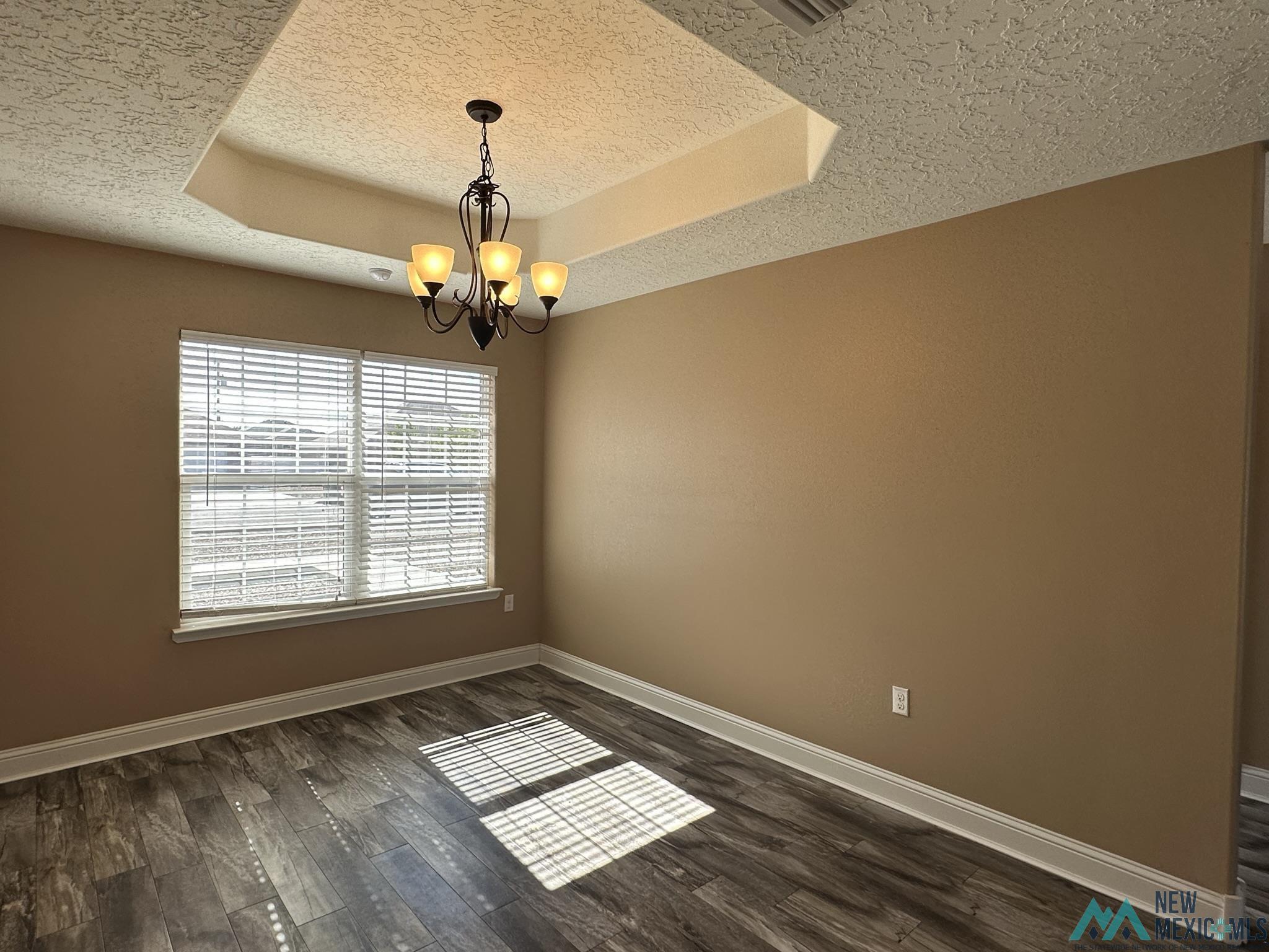 2131 Mockingbird Lane