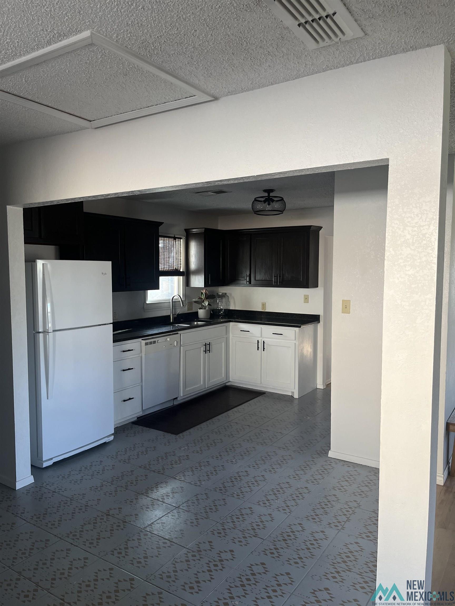 225 E Plaza Drive
