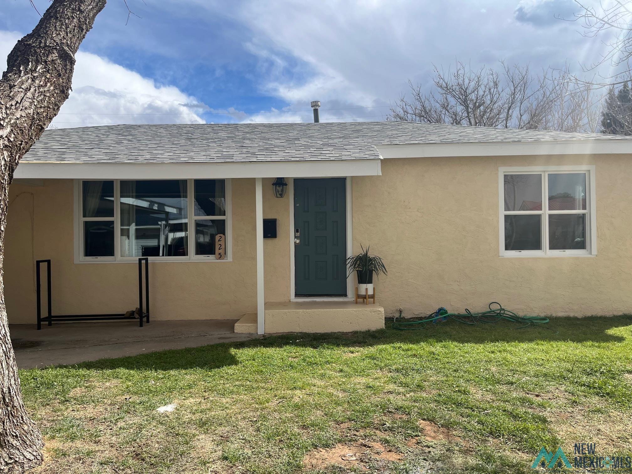 225 E Plaza Drive