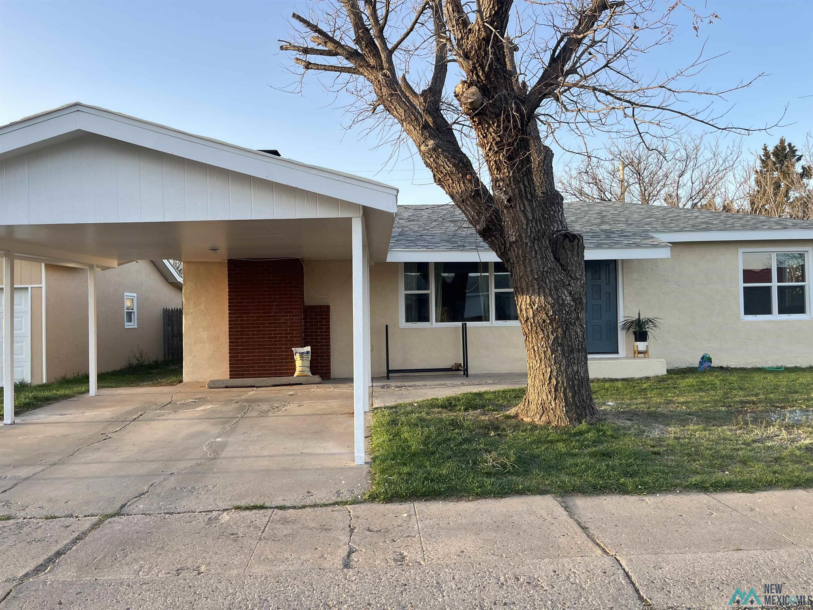 225 E Plaza Drive