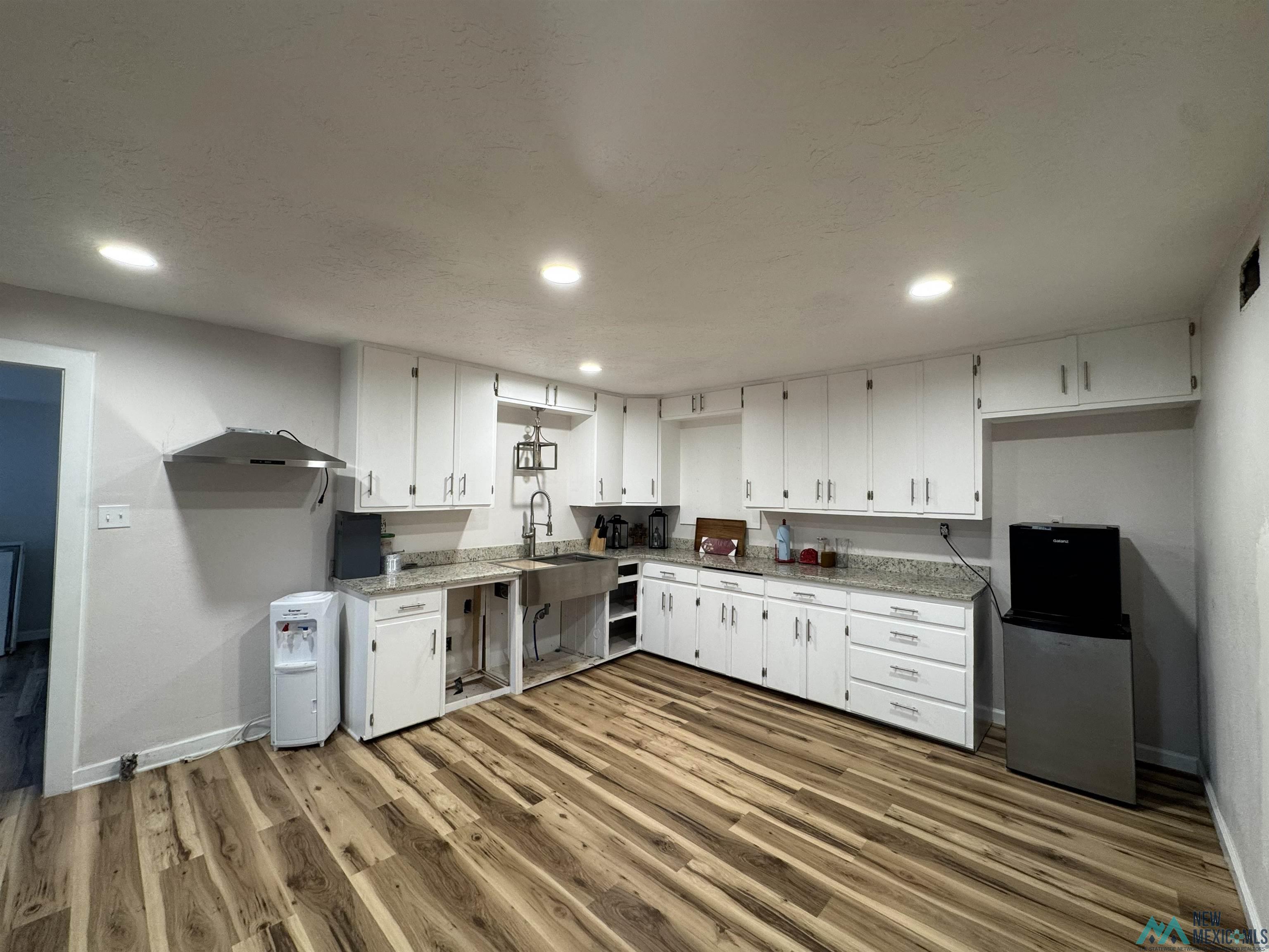 1661 S Roosevelt Road 6 Road