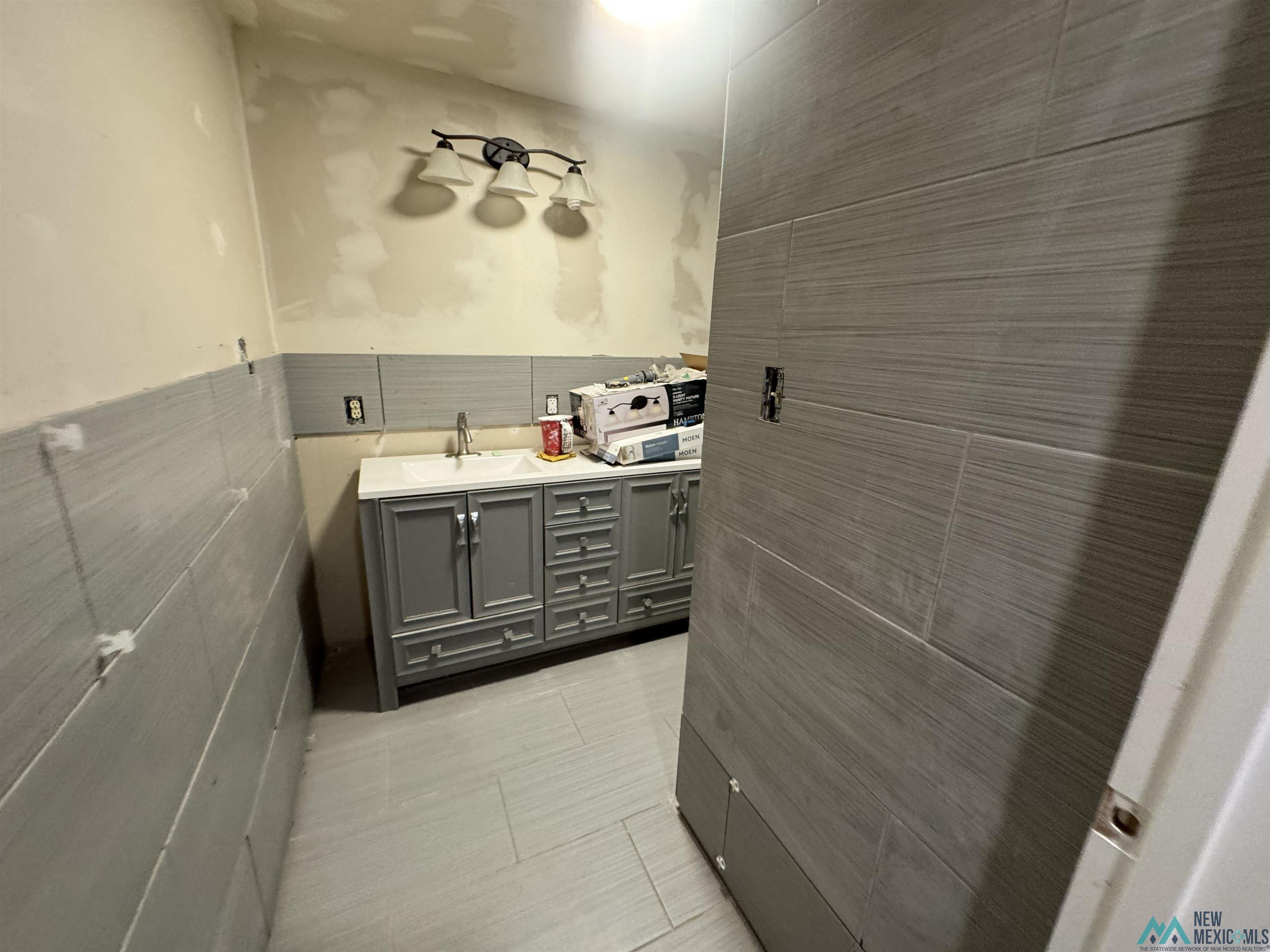 1661 S Roosevelt Road 6 Road