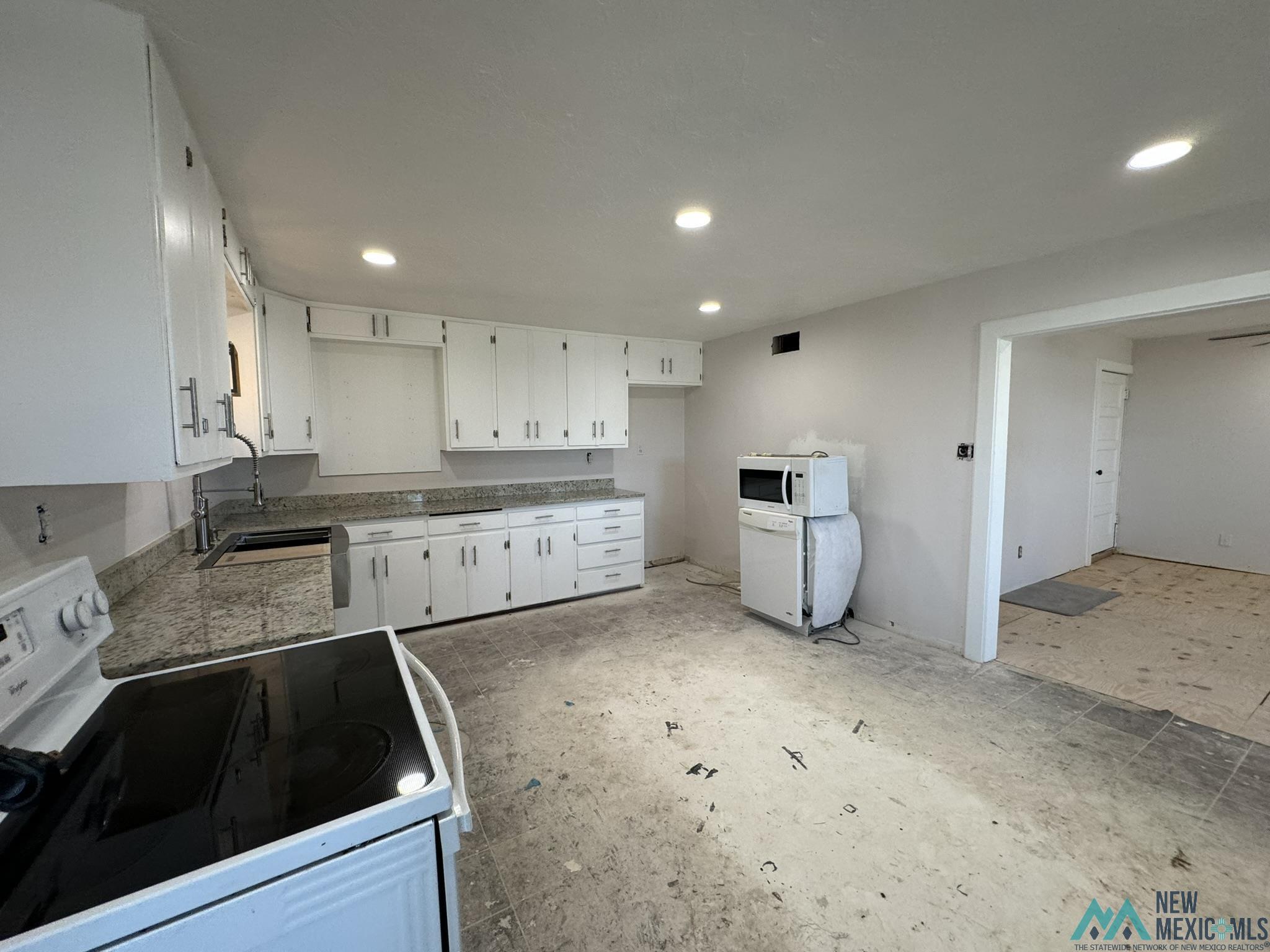 1661 S Roosevelt Road 6 Road