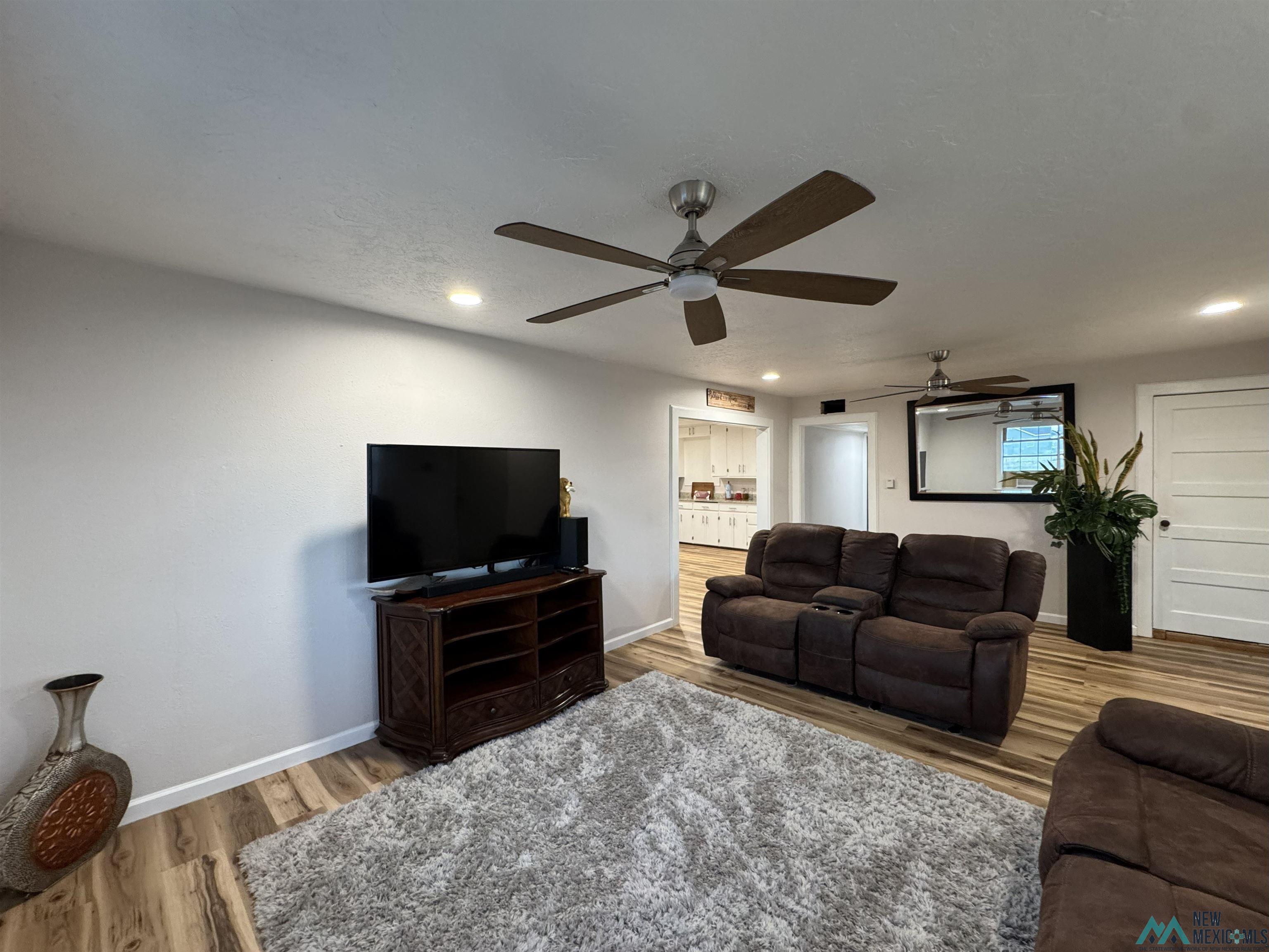 1661 S Roosevelt Road 6 Road