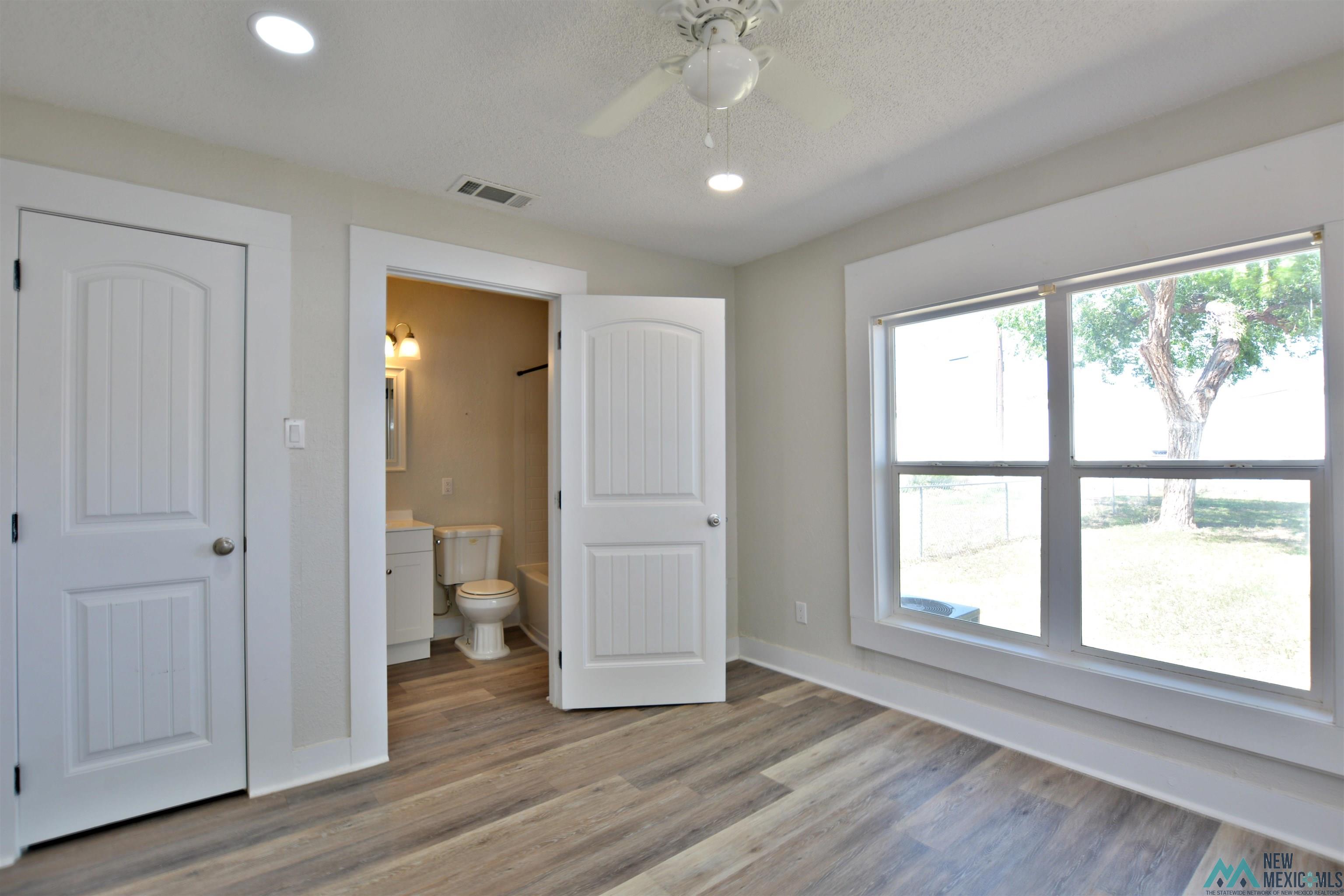 305 and 307 S Ave. D
