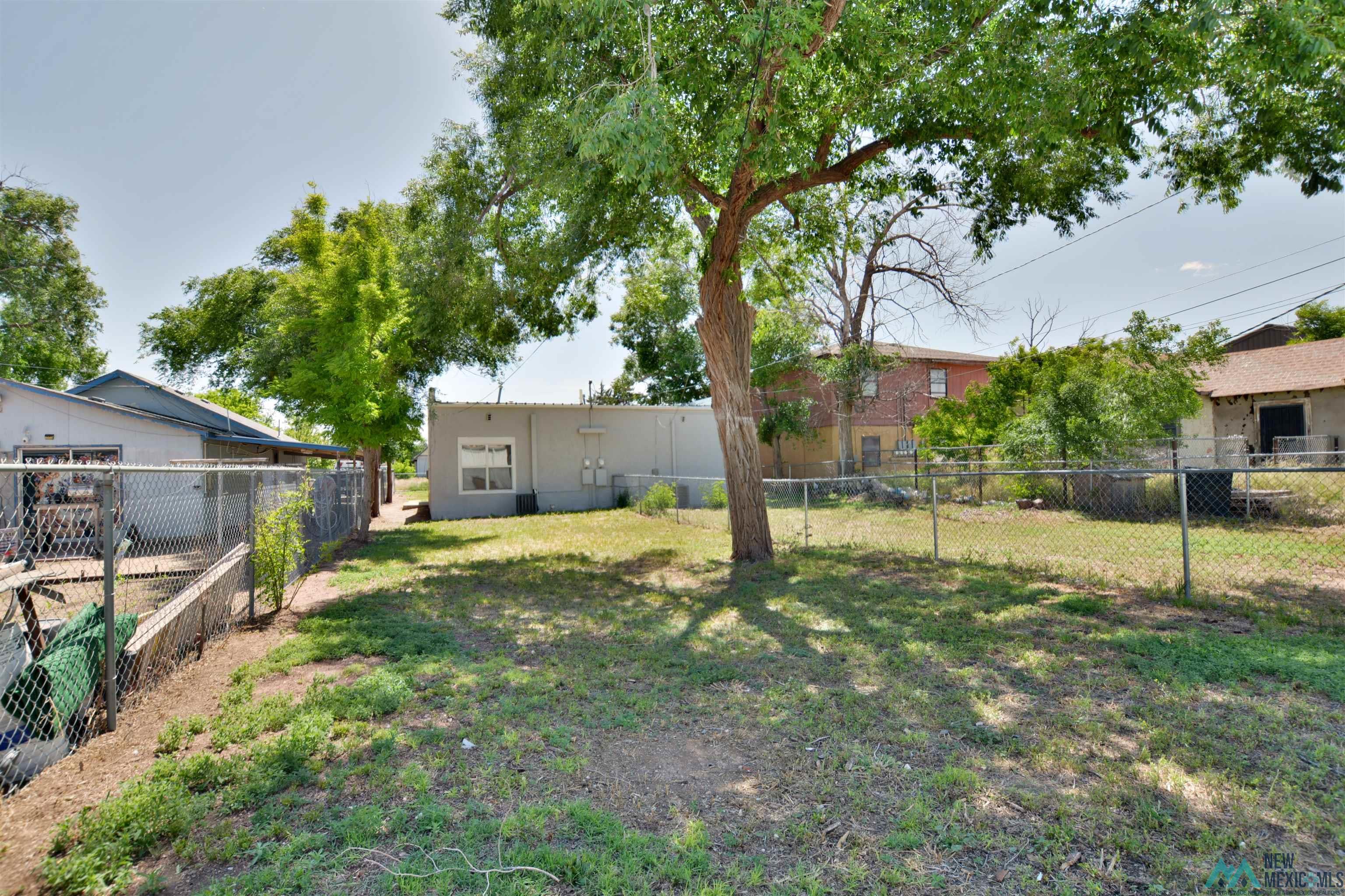 305 and 307 S Ave. D