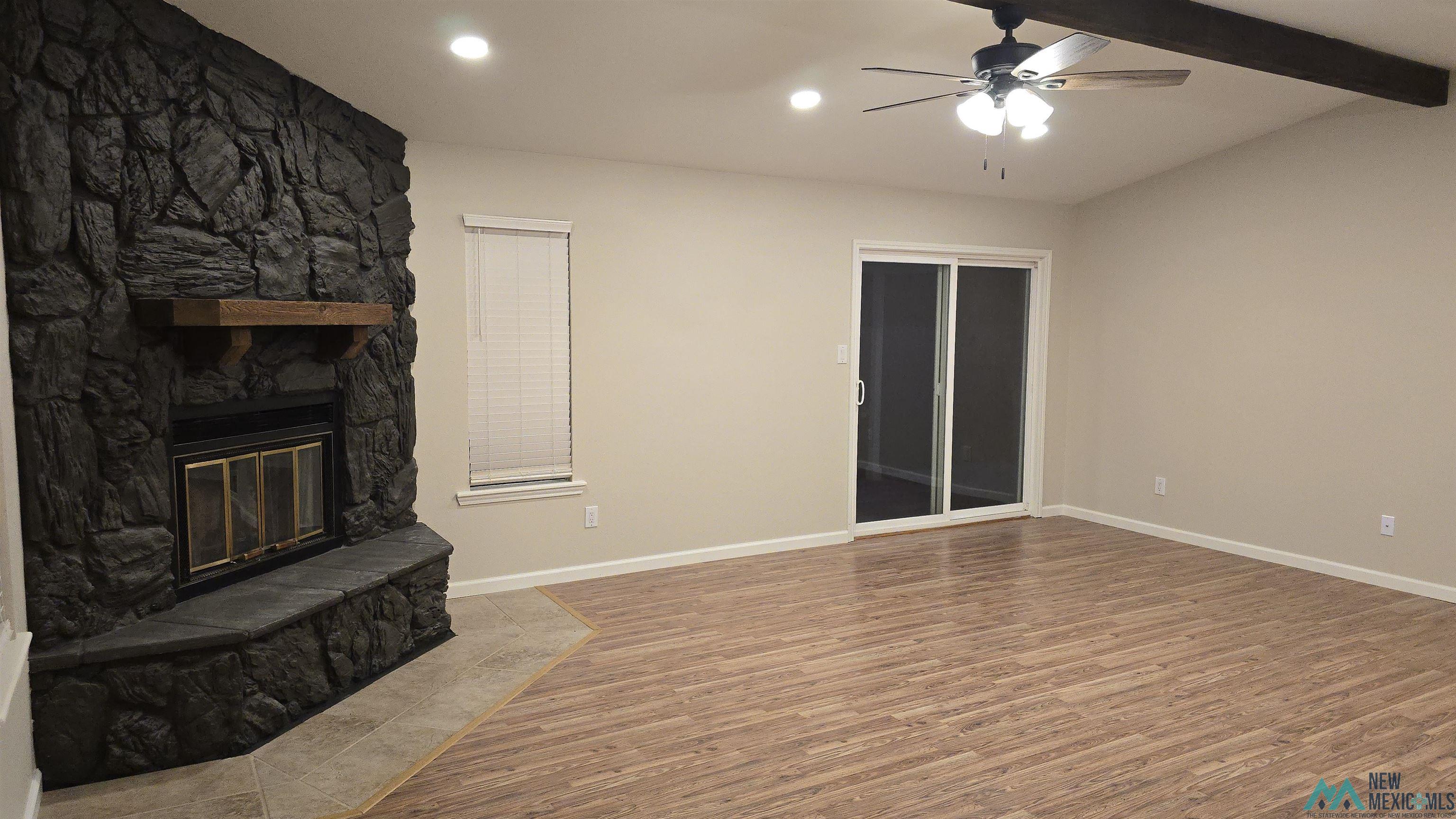 909 Rosewood Drive