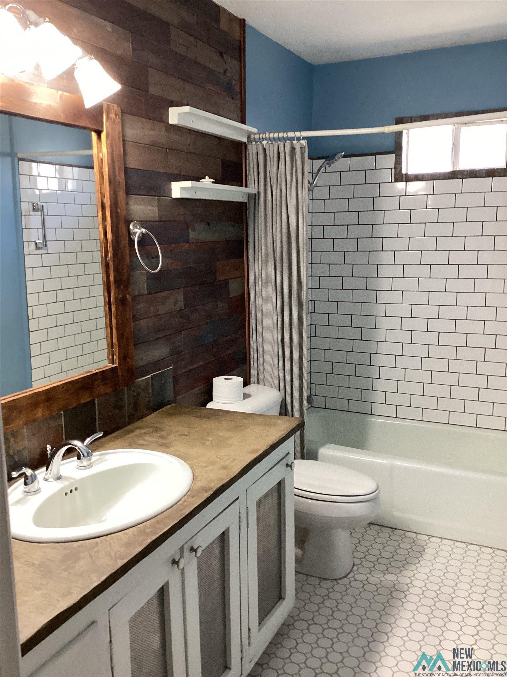 716 W 16th Street