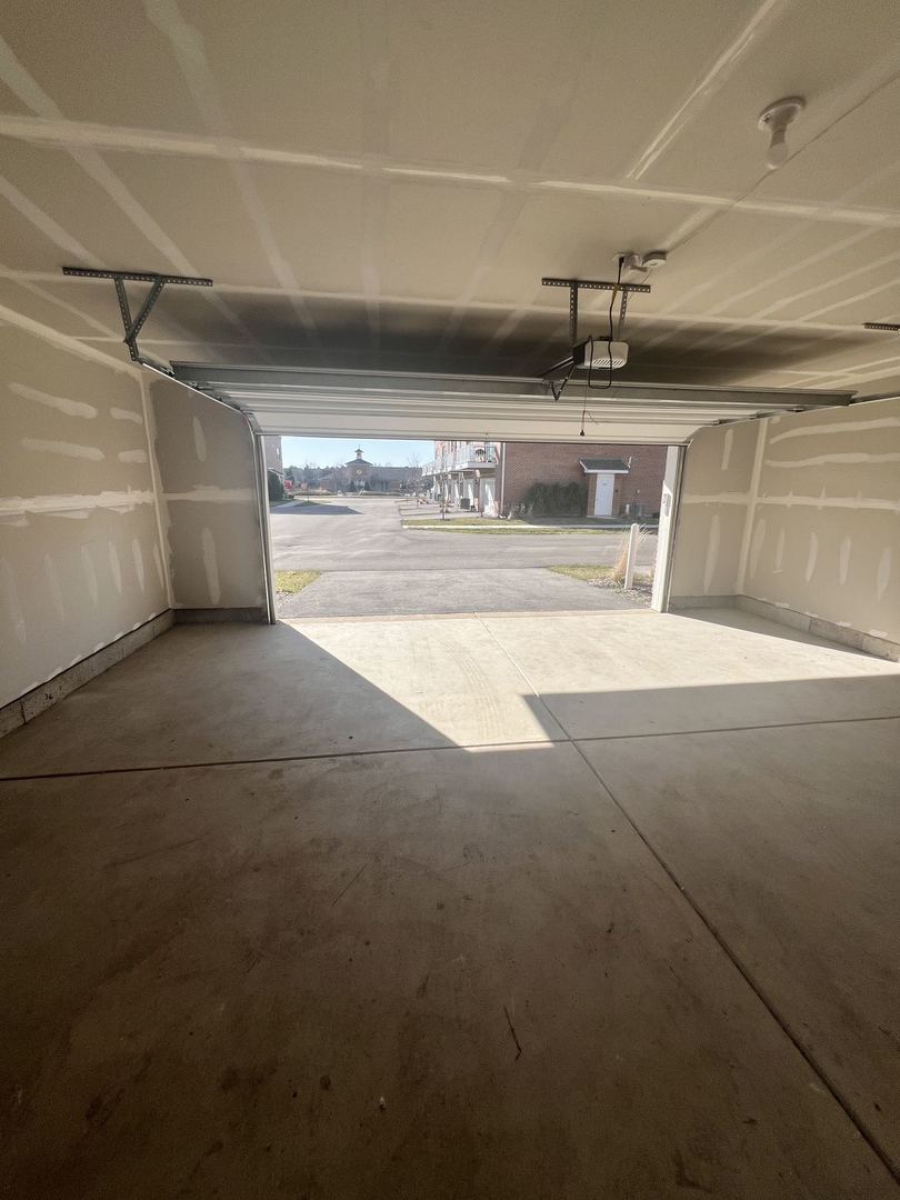 2925 SHOWPLACE Drive