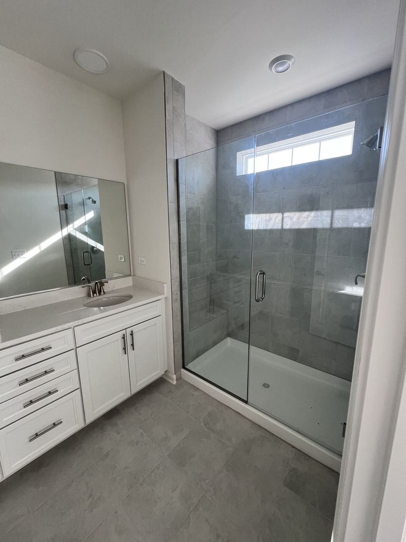 2925 SHOWPLACE Drive