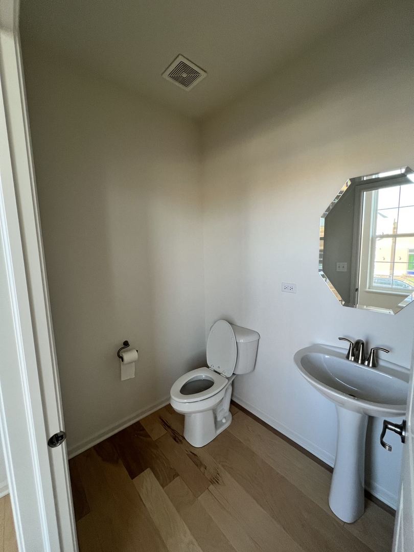 2925 SHOWPLACE Drive