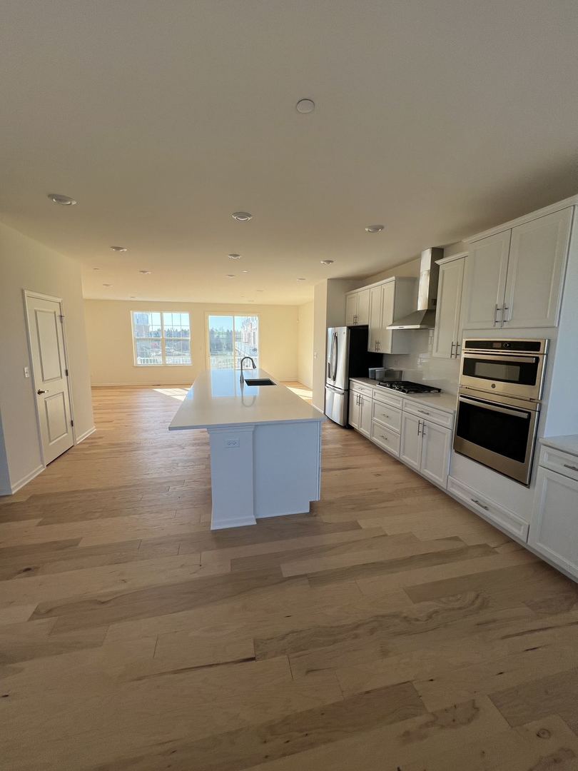 2925 SHOWPLACE Drive