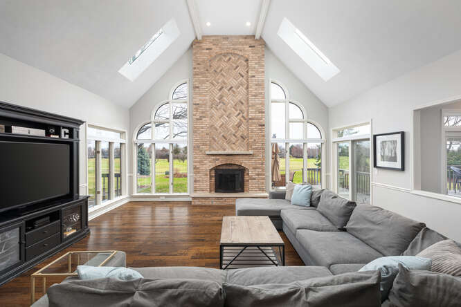 1530 White Eagle Drive