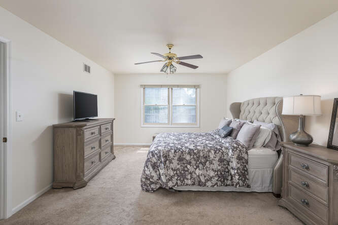 1528 Aberdeen Court Unit: 1528