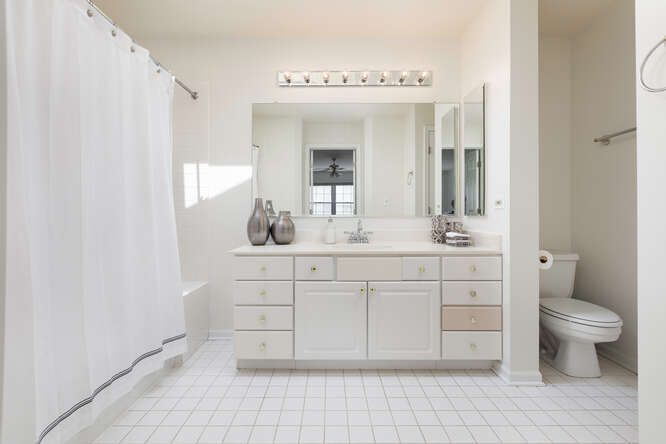 1528 Aberdeen Court Unit: 1528