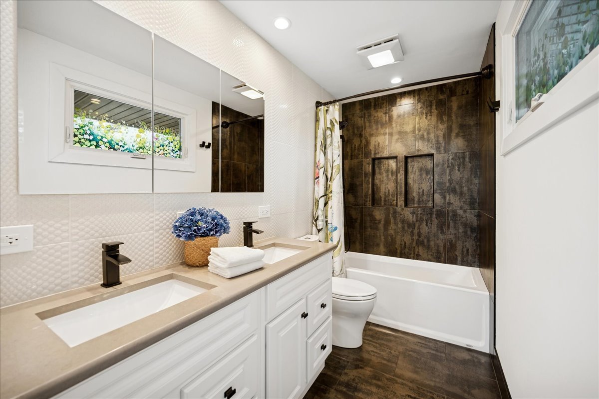 2640 FOREST GLEN Trail