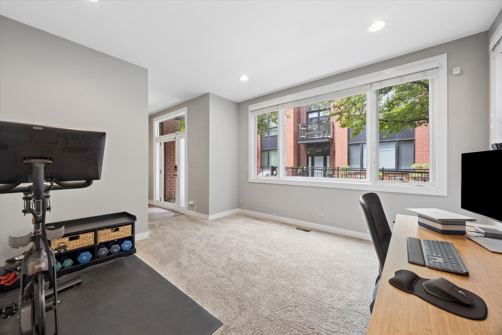 2318 W Wolfram Street