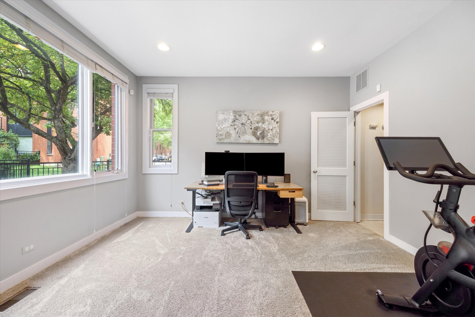 2318 W Wolfram Street
