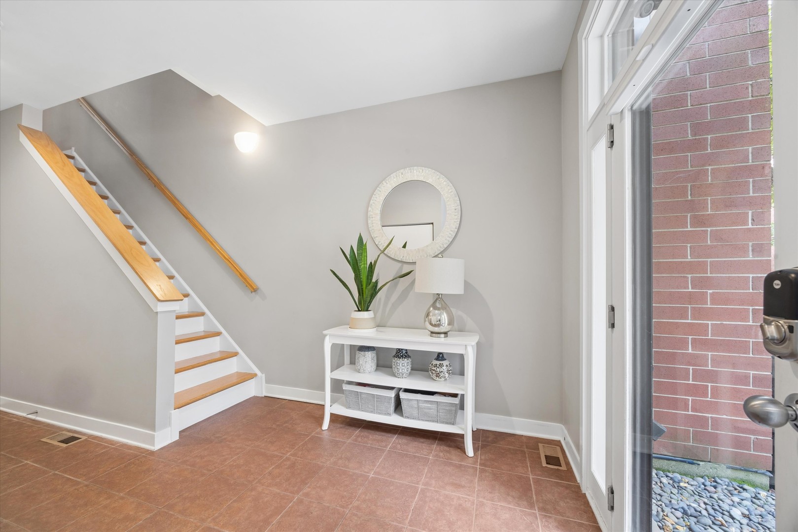 2318 W Wolfram Street