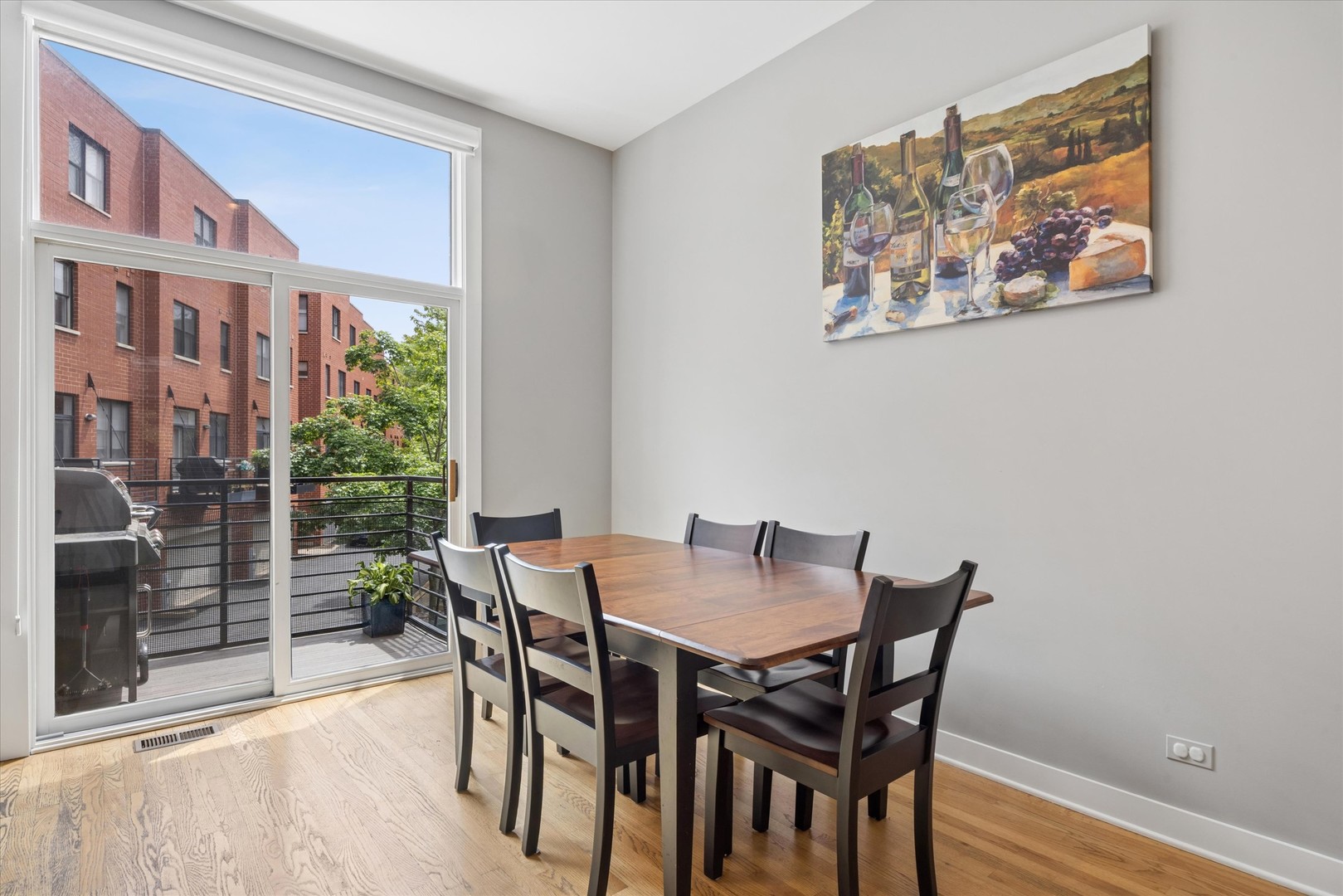 2318 W Wolfram Street
