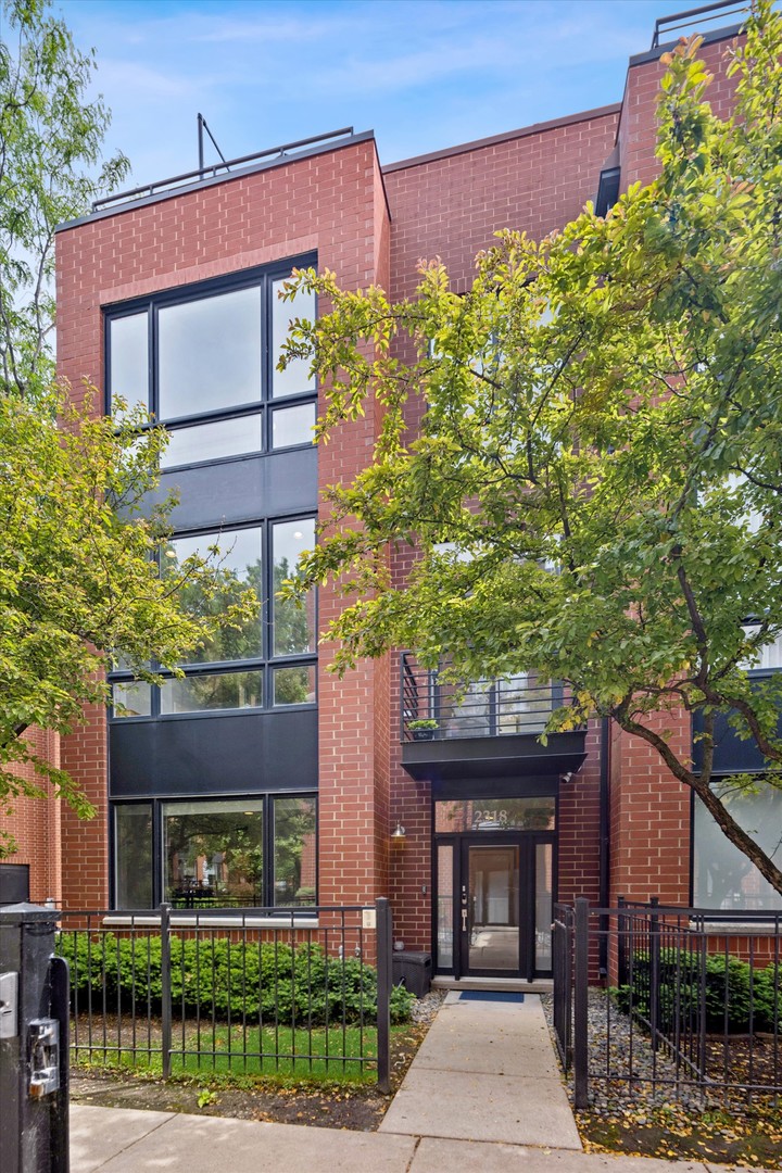 2318 W Wolfram Street