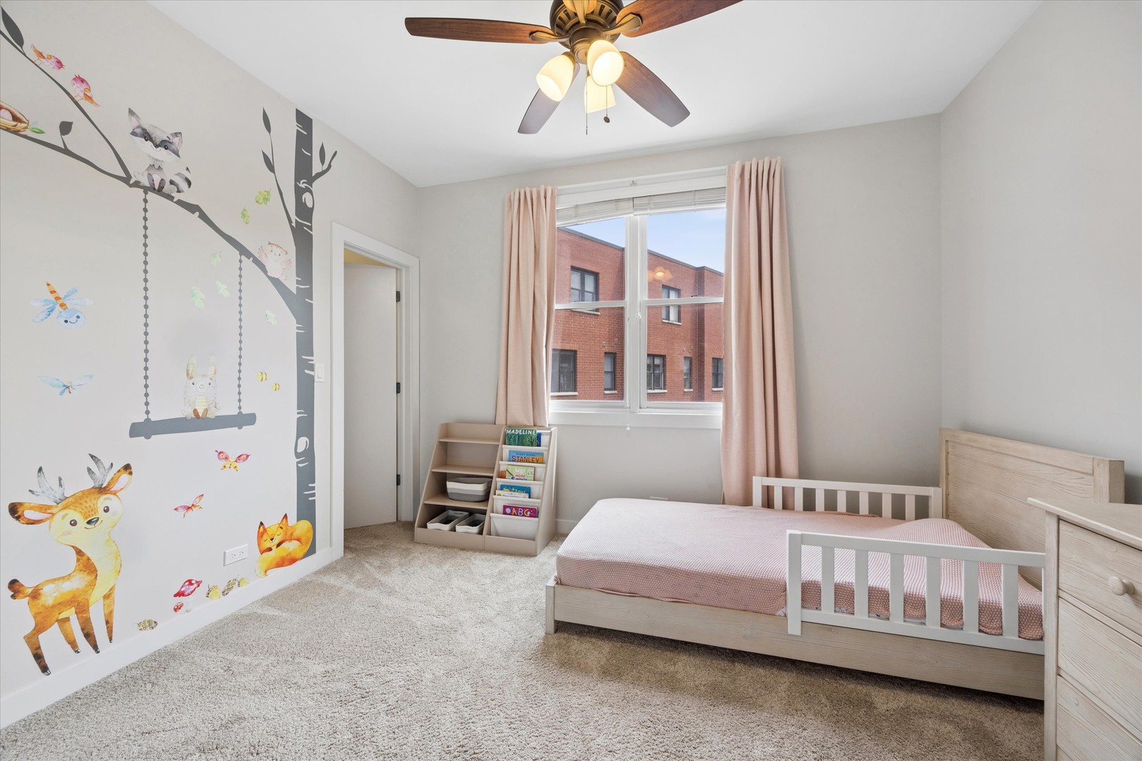 2318 W Wolfram Street