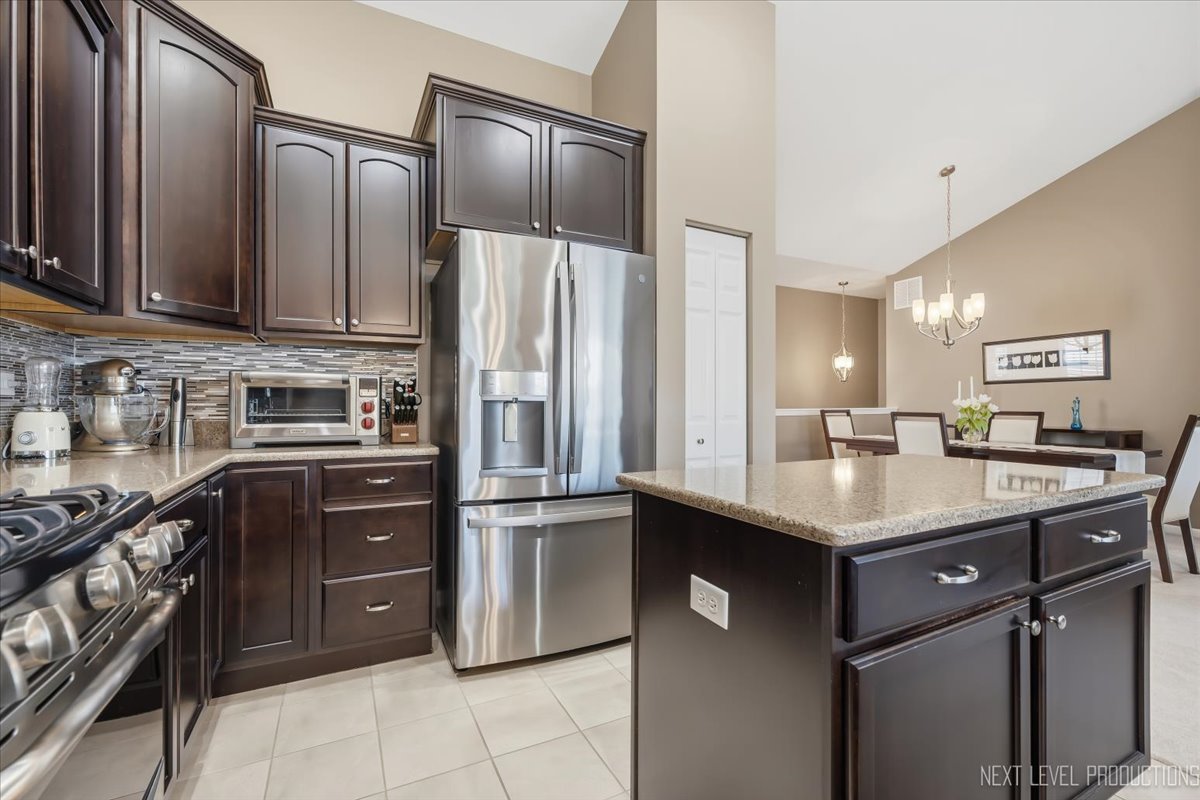 2747 Northmoor Drive