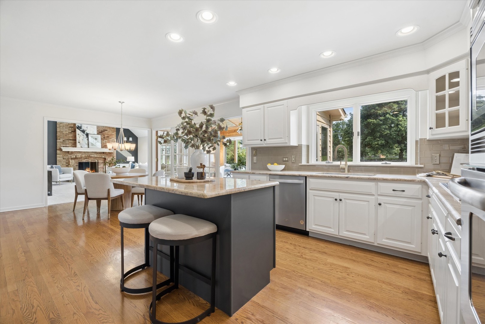 4012 Broadmoor Circle