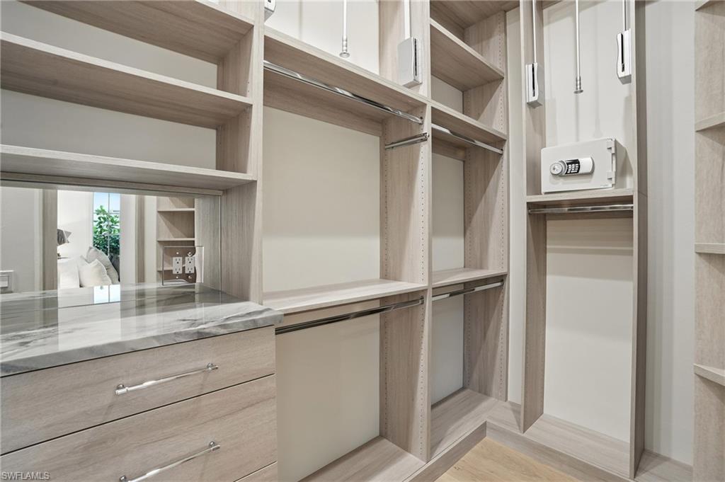 2547 Avila LN, NAPLES