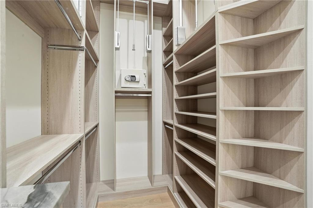 2547 Avila LN, NAPLES