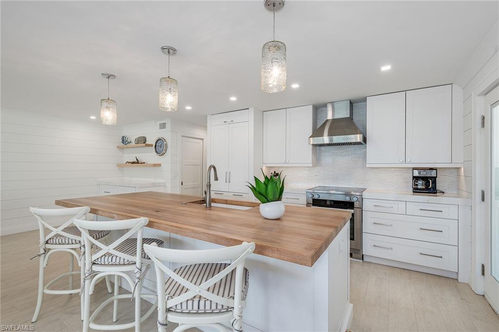 2850 Gulf Shore BLVD N # 110