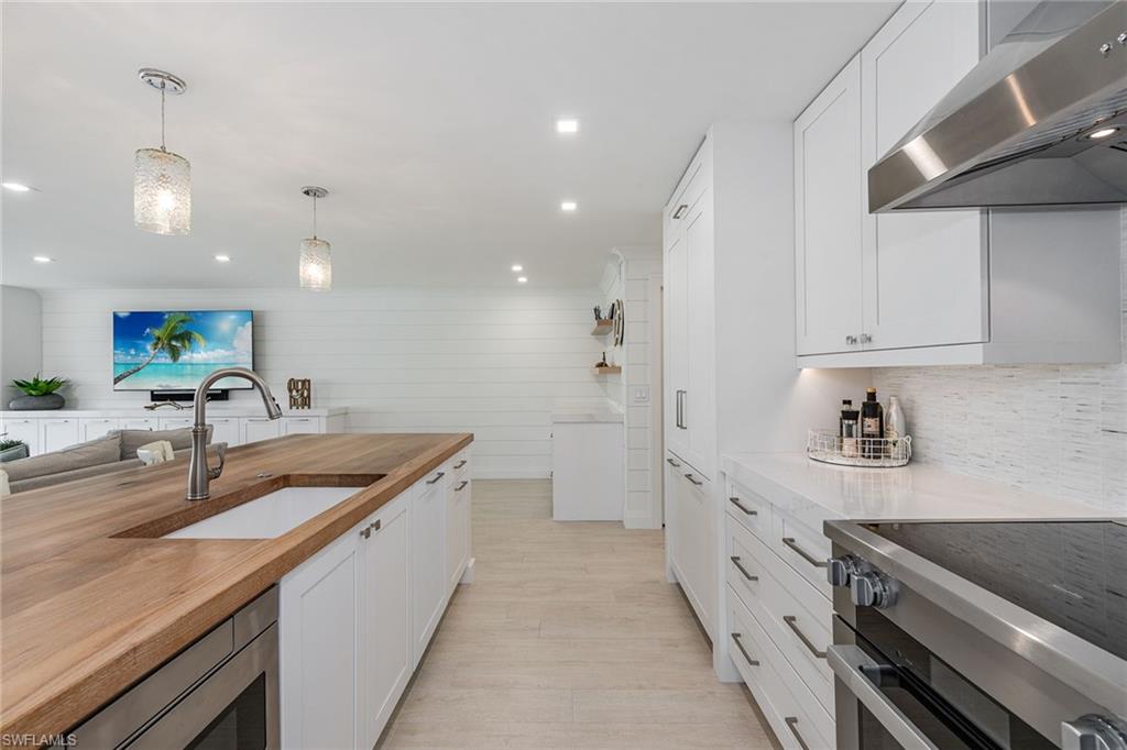 2850 Gulf Shore BLVD N # 110