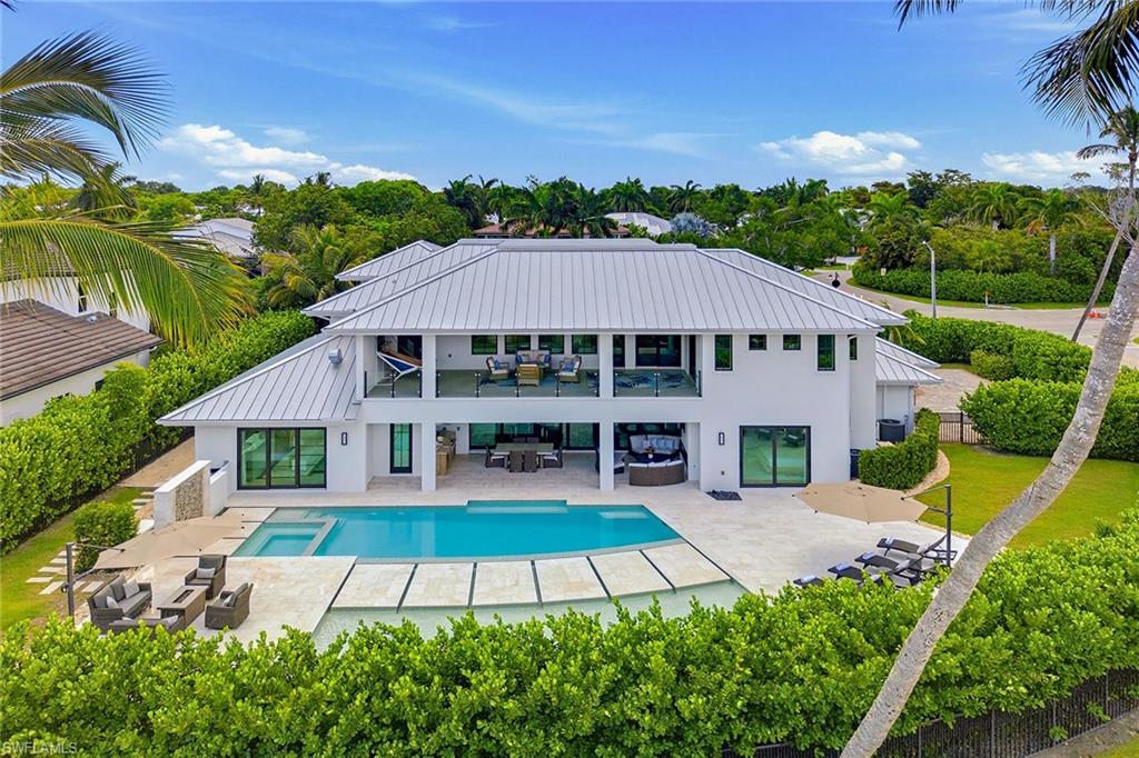 692 Banyan BLVD