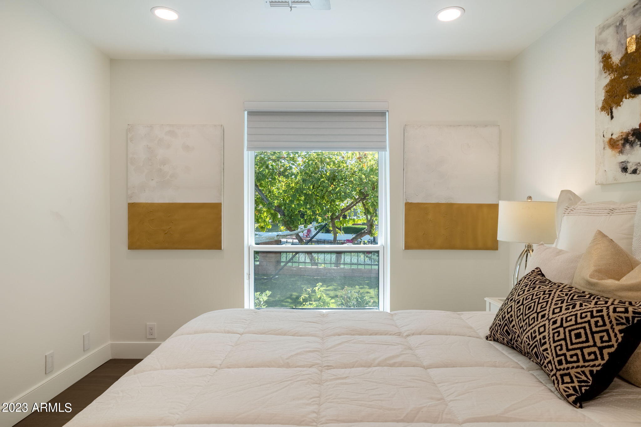 8113 N VIA DE LAGO --