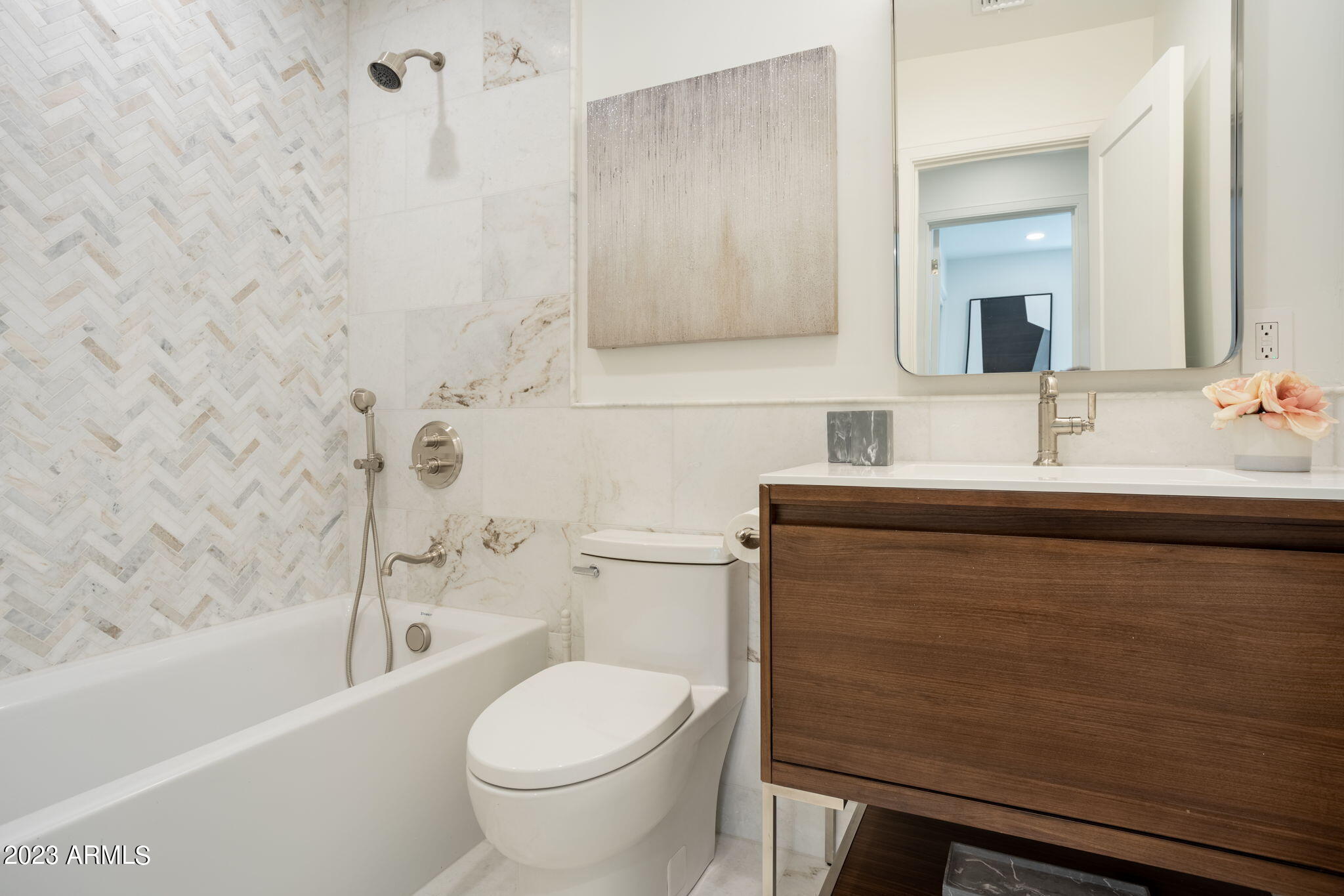 8113 N VIA DE LAGO --